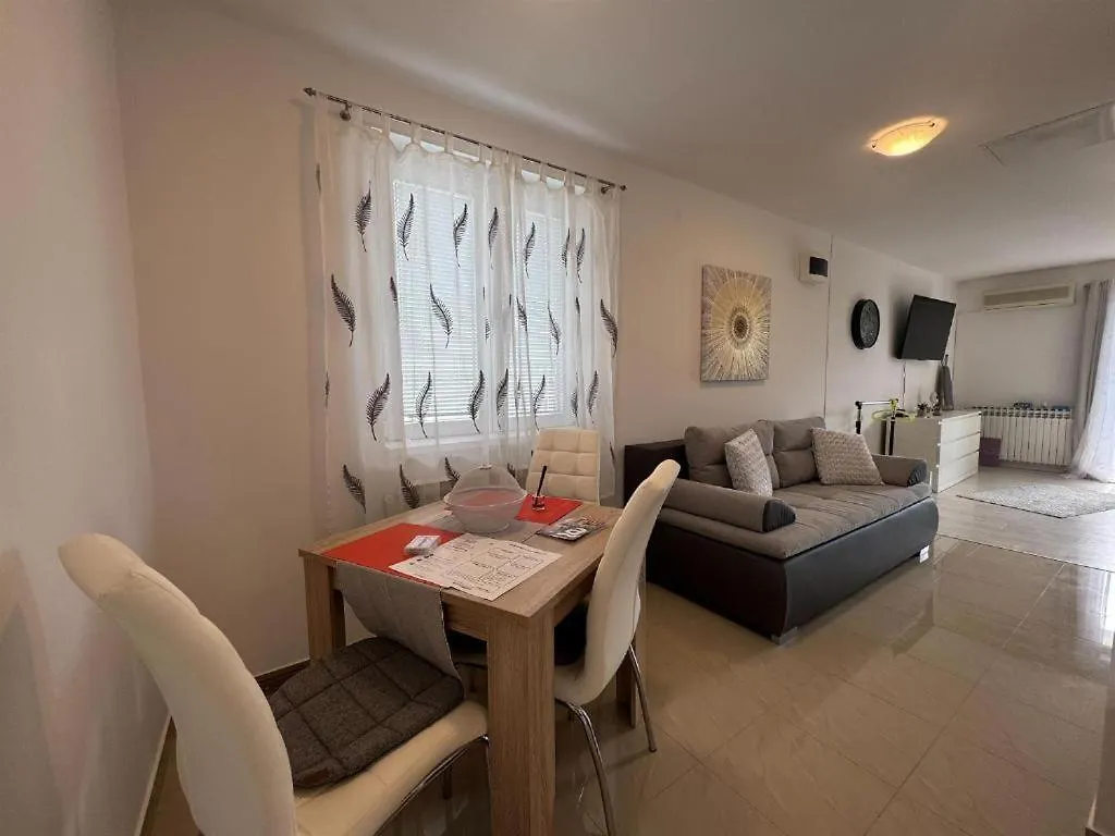 Apartment Nora Dramalj